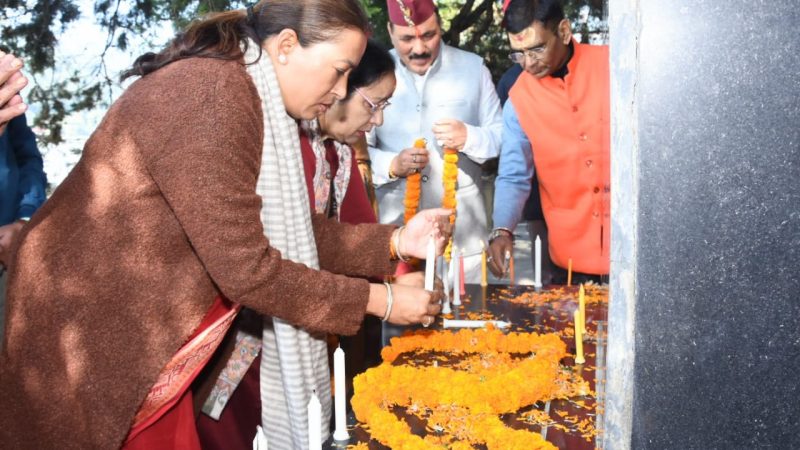 कैबिनेट मंत्री ने नैनीताल शहीद स्मारक पहुंचकर राज़्य आंदोलनकारियों को किया नमन,ये वर्ष उत्तराखण्ड की आशाओं-आकांक्षाओं को पूरा करने का वर्ष ।