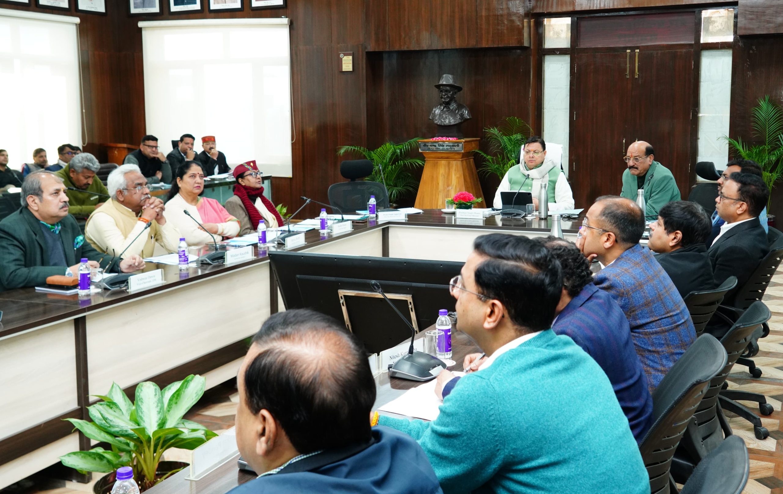 मुख़्यमंत्री ने कहा वैडिंग डेस्टिनेशन विकसित करने के लिए 04 सप्ताह में पॉलिसी बनाये,  एन शहरों मे एयरपोर्ट में विमानों की नाइट लैंडिग की जल्द होगी व्यवस्था, दो नये शहरों को विकसित करने की कार्ययोजना तैयार, विरासत के साथ विकास के मॉडल पर होगा कार्य।