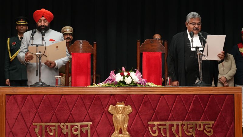 राज्यपाल ने दिलाई उत्तराखण्ड उच्च न्यायालय के नवनियुक्त मुख्य न्यायाधीश न्यायमूर्ति गुहनाथन नरेंदर को पद की शपथ।