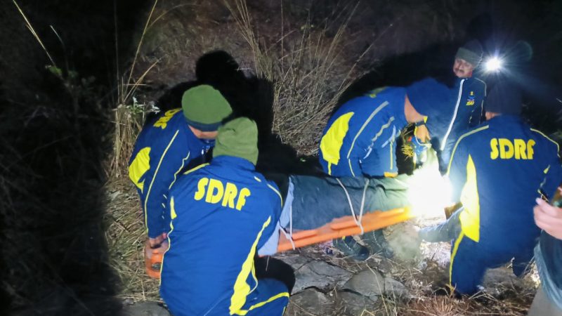 चकराता में वाहन के खाई में दुर्घटनाग्रस्त, एसडीआरएफ ने किया रेस्क्यू ।