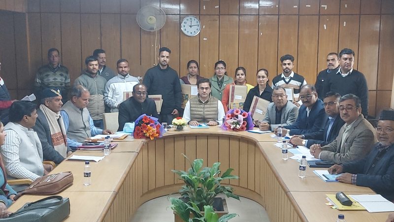 प्रदेश के दुग्ध विकास मंत्री ने नव नियुक्त 12 राजकीय दुग्ध पर्यवेक्षकों को नियुक्ति पत्र किये वितरित, प्रदेश मे आंचल दुग्ध उर्पाजन व आंचल दुग्ध एवं दुग्ध उत्पादों के विक्रय सम्बन्धी कार्ययोजना की समीक्षा बैठक।
