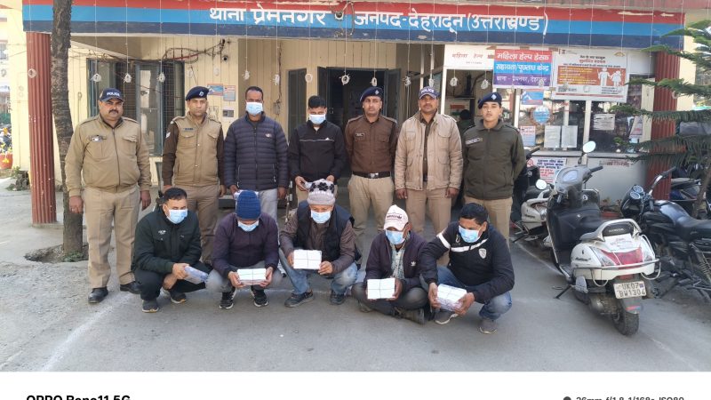 व्यापारी के साथ लूट के मामले में तीन पुलिस कर्मियों समेत 9 गिरफ्तार, डरा धमका कर पैसों से भरा बैग लूटा।