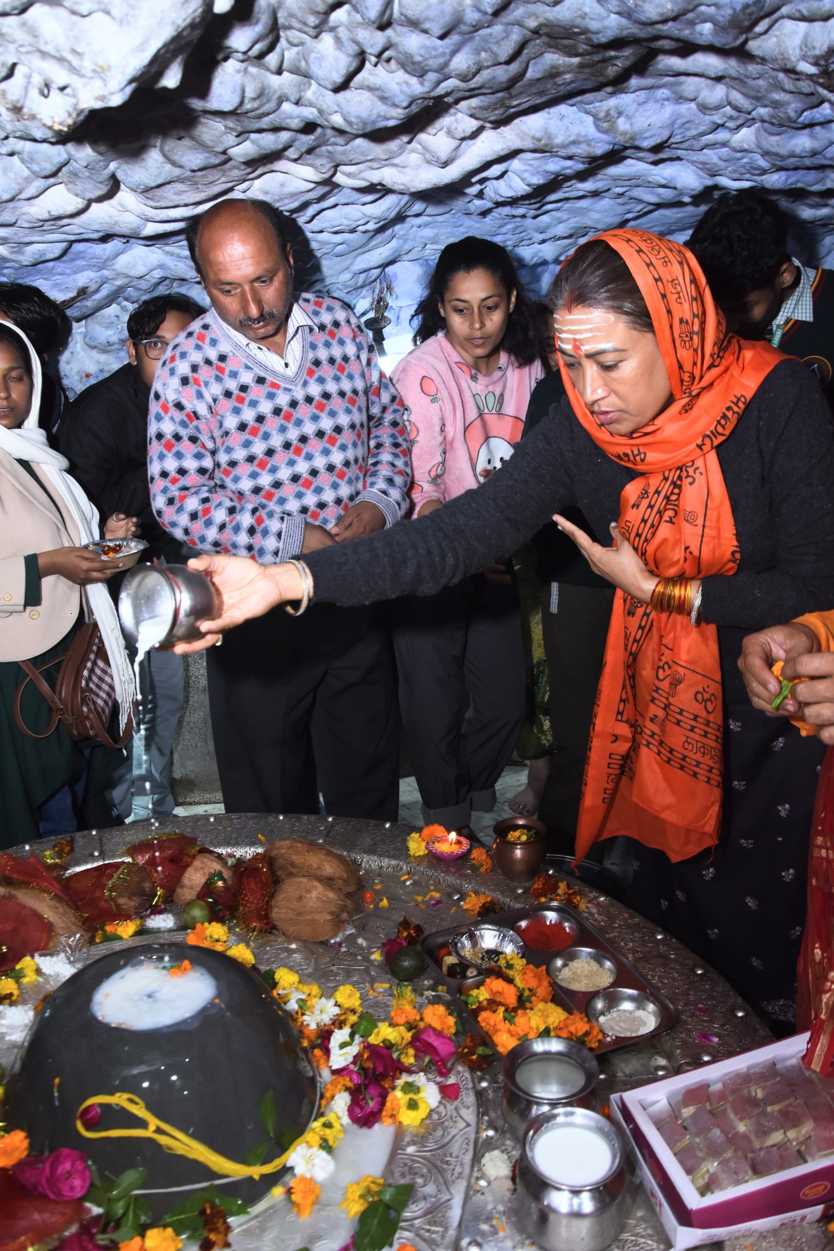 सफल आयोजन पर किया टपकेश्वर महादेव और मां गंगा का पूजन,खेल मंत्री ने मांगी थी खेलों से पहले मन्नत,दिया था पहला निमंत्रण।