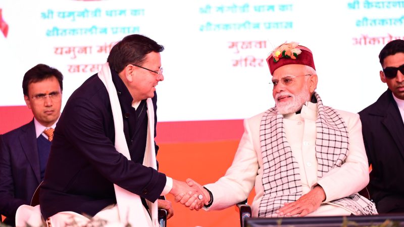 हाथ मिलाकर, पीठ थपथपाकर सीएम को शाबाशी,शानदार बाॅंडिन्ग, छोटे भाई ऊर्जावान मुख्यमंत्री जैसे शब्दों का प्रयोग,राज्य सरकार के प्रयासों को प्रधानमंत्री ने बार-बार सराहा,अहम फैसले लेने और उन्हें लागू करने पर संतुष्टि जाहिर।