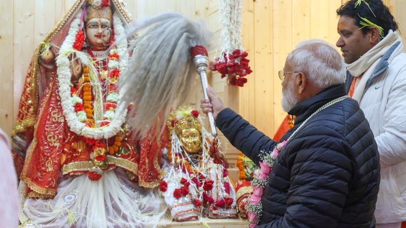 शीतकालीन गद्दी स्थल पर पूजा अर्चना कर पीएम ने निहारा भव्य हिमालय।