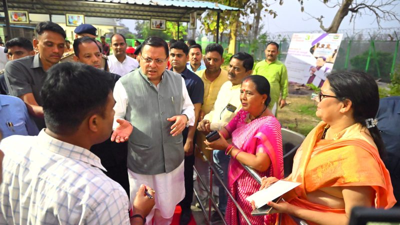 अधिकारी स्थानीय लोगों की समस्याओं का निस्तारण तत्परता से स्थानीय स्तर पर ही करे।
