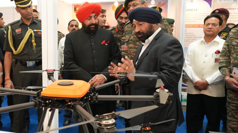ड्रोन, भारत के विकास में नए इंजन के समान, विभिन्न क्षेत्रों में ड्रोन तकनीक ने सिद्ध की है अपनी उपयोगिता।