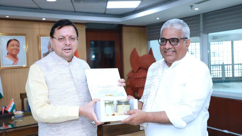 मुख्यमंत्री धामी ने की केंद्रीय मंत्री से मुलाकात, वन भूमि व जलविद्युत परियोजना के लिए वांछित पर्यावरण स्वीकृति का किया आग्रह।