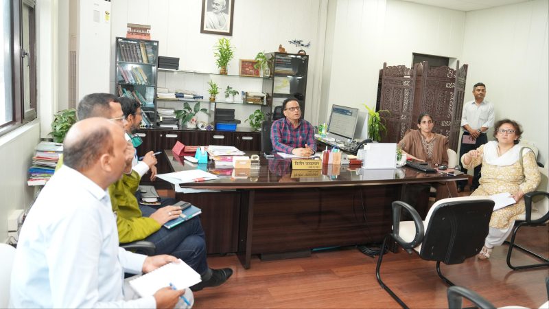 एक पेड़ मां के नाम* से कैंपेन चलाकर होगा वृक्षारोपण, राज्य और जनपद स्तर पर आयोजित होंगे बड़े सामूहिक कार्यक्रम।