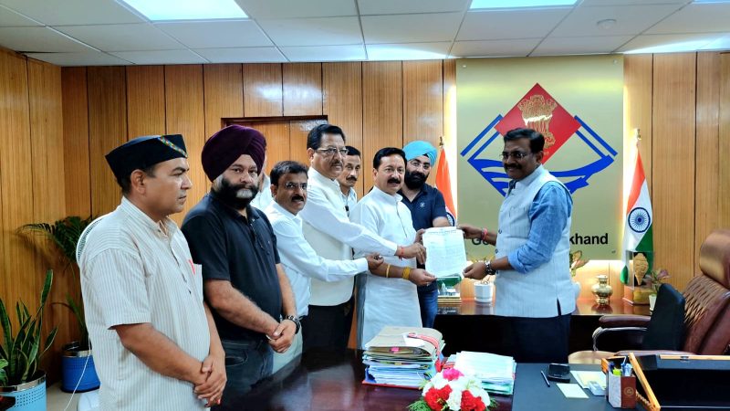 प्रदेश कांग्रेस अध्यक्ष की अगुवाई में कांग्रेस प्रतिनिधिमंडल ने मुख्य सचिव को सौपा ज्ञापन, डीजीसीए व ऐटीसी नियमों का हो कड़ाई से पालन पुराने व खटारा हैली चलाने पर लगाया जाए प्रतिबंध।