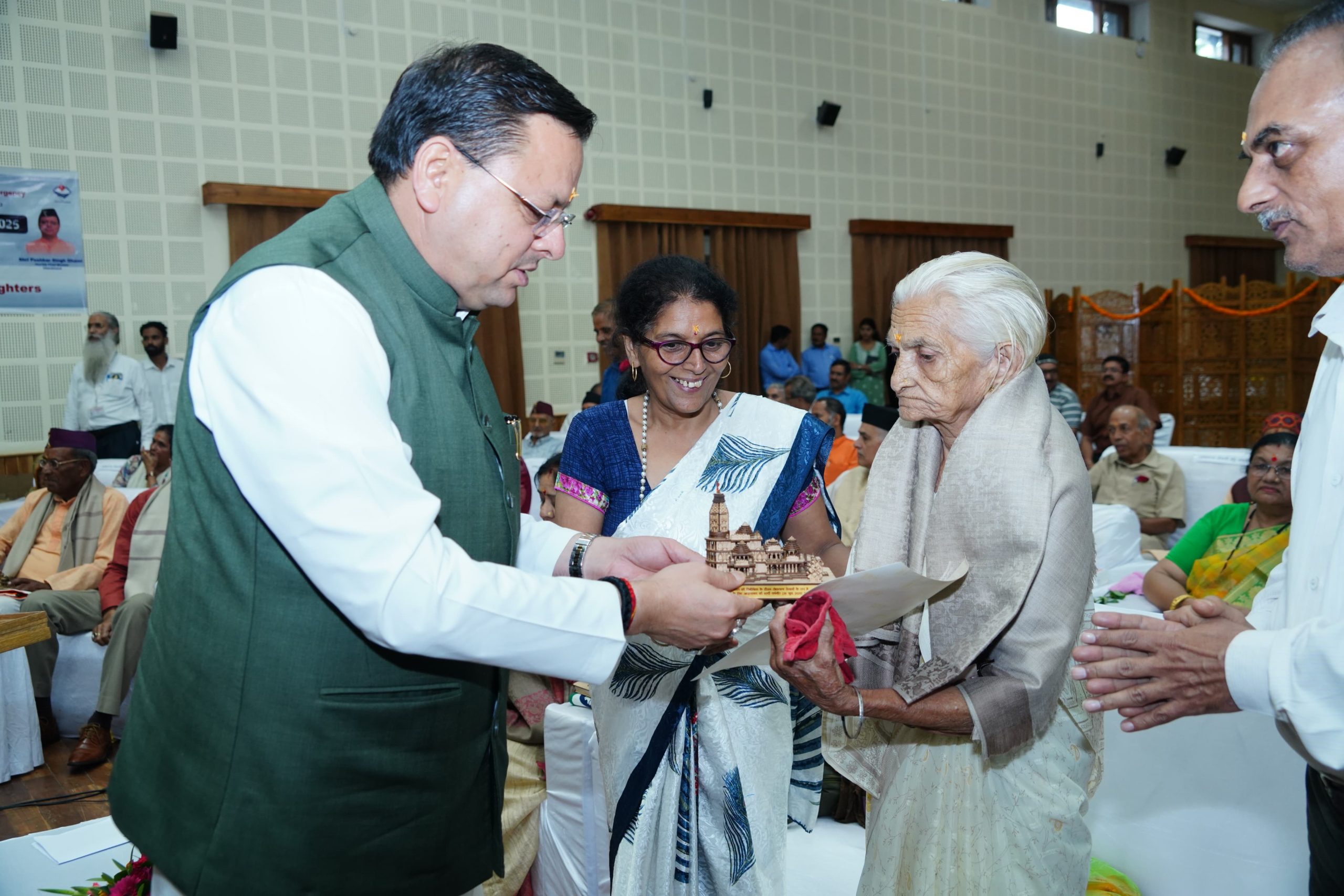 मानसून सत्र में लोकतंत्र सेनानियों के कल्याण व हित में अधिनियम लाया जाएगा*       *मुख्यमंत्री ने लोकतंत्र सेनानी सम्मान निधि की प्रक्रिया सरल बनाने के निर्देश दिए।