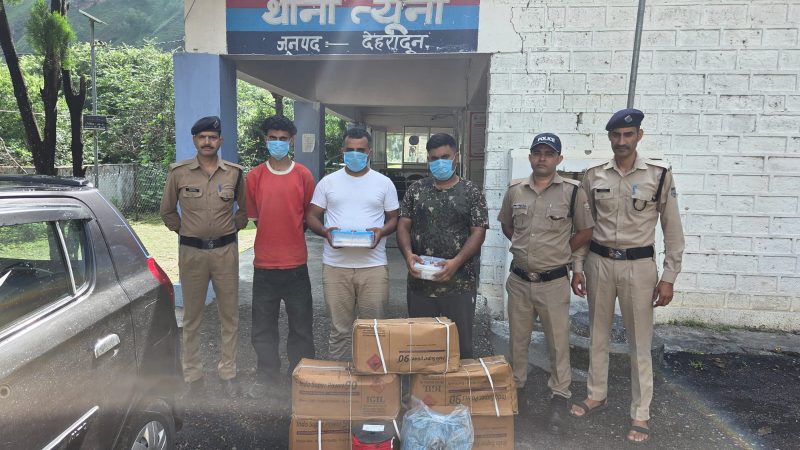 पंचायत चुनाव से पहले दून पुलिस की बड़ी कामयाबी, भारी मात्रा में विस्फोटक सामग्री बरामद, तीन युवक गिरफ्तार।
