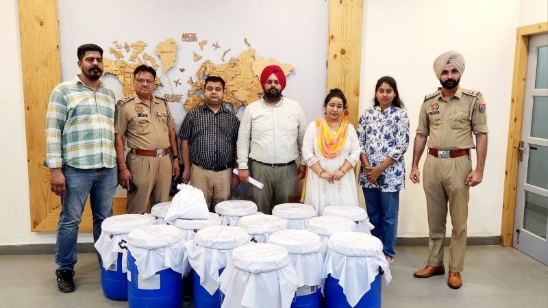 “नशा मुक्त उत्तराखंड अभियान” मुख्यमंत्री धामी के निर्देश पर औषधि विभाग की बड़ी कार्रवाई, थोक औषधि विक्रेताओं का सघन निरीक्षण, मनः प्रभावी औषधियाँ जब्त कर फर्म को किया सील।