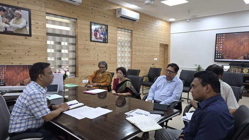 स्वास्थ्य सेवाओं में सुधार के लिए मुख्यमंत्री ने दिए निर्देश,स्वास्थ्य आयुक्त बनाने पर विचार, मेडिकल कॉलेजों में डिप्टी डायरेक्टर एडमिनिस्ट्रेशन की तैनाती पर विचार।