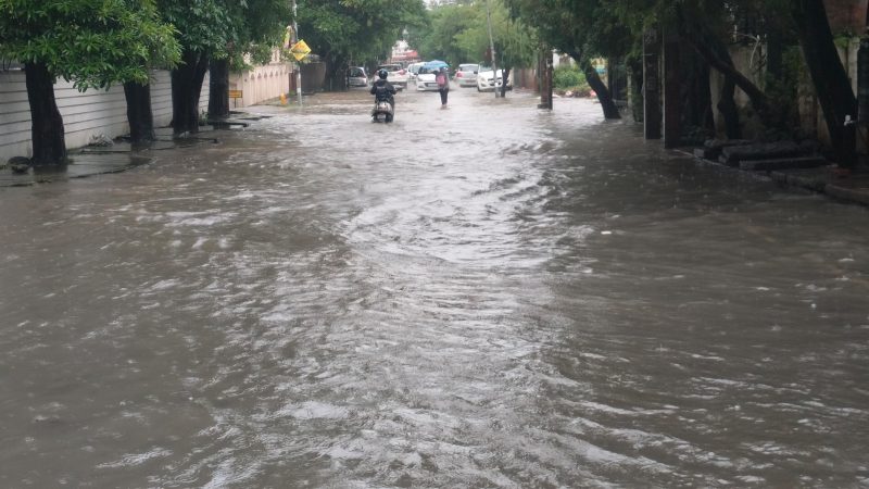 24 घंटे अलर्ट पर रहेंगी क्विक रिस्पांस टीमें, राज्य के कई जनपदों में भारी बारिश की संभावना, सचिव आपदा प्रबंधन ने सभी तैयारियां पूर्ण रखने दिए निर्देश।