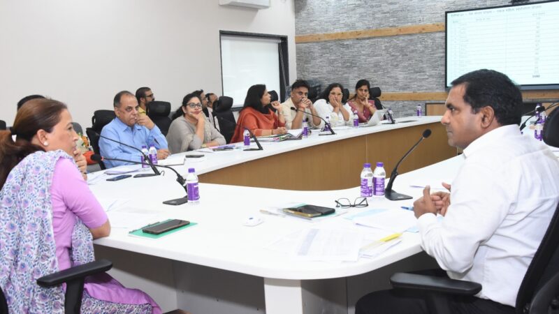महिला स्वरोजगार योजना के बजट का हो शत प्रतिशत इस्तेमाल,अधिकारियों के साथ बैठक में की विभागीय योजनाओं की समीक्षा।