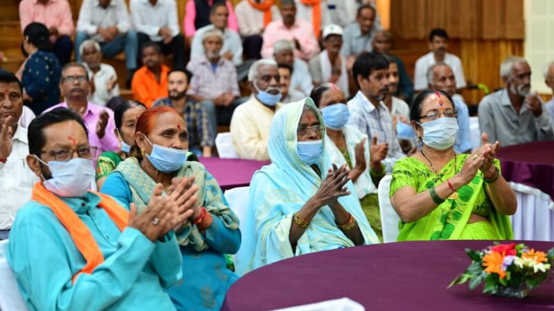 सभी जनपदों में खोले जाएंगे वृद्ध आश्रम,  मुख्यमंत्री ने वरिष्ठ नागरिकों, दिव्यांगजनों से किया संवाद।