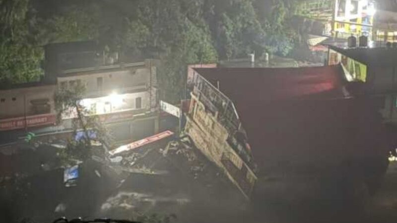 सहस्त्र धारा पर्यटन स्थल में हुआ बड़ा नुकशान,  होटल, रेस्टोरेंट टूटे, देखिए वीडियो