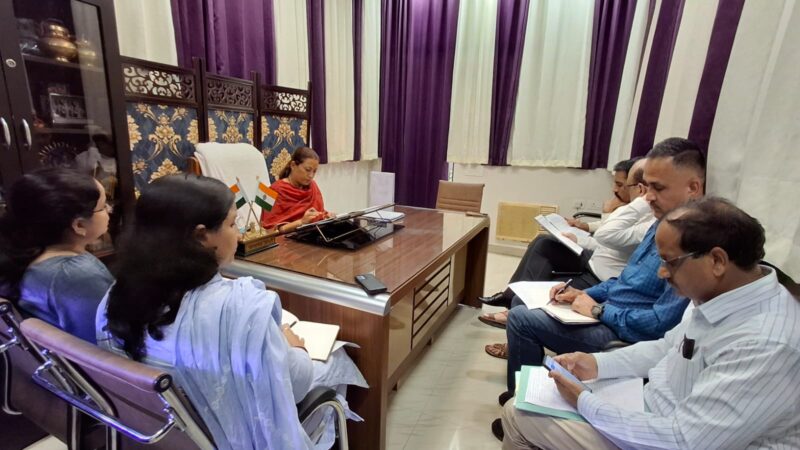 मंत्री रेखा आर्या ने की योजनाओं की समीक्षा, खेल विश्वविद्यालय, अकादमी बनाने और महिला सशक्तिकरण योजनाओं पर हुई विस्तार से चर्चा।