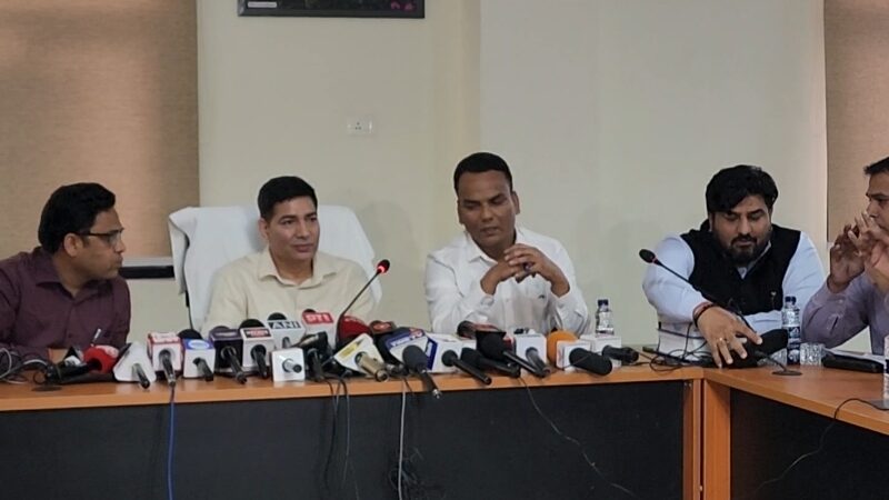 बच्चों की सुरक्षा और जनस्वास्थ्य को सर्वोच्च प्राथमिकता देते हुए, उत्तराखंड सरकार ने प्रतिबंधित कफ सिरप और संदिग्ध औषधियों के खिलाफ प्रदेशभर में सघन अभियान।