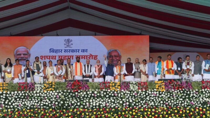 नीतीश कुमार 10वीं बार बने मुख्यमंत्री, मुख्यमंत्री पुष्कर सिंह धामी पटना (बिहार) में नवनिर्वाचित सरकार के शपथ ग्रहण समारोह में हुए सम्मिलित।