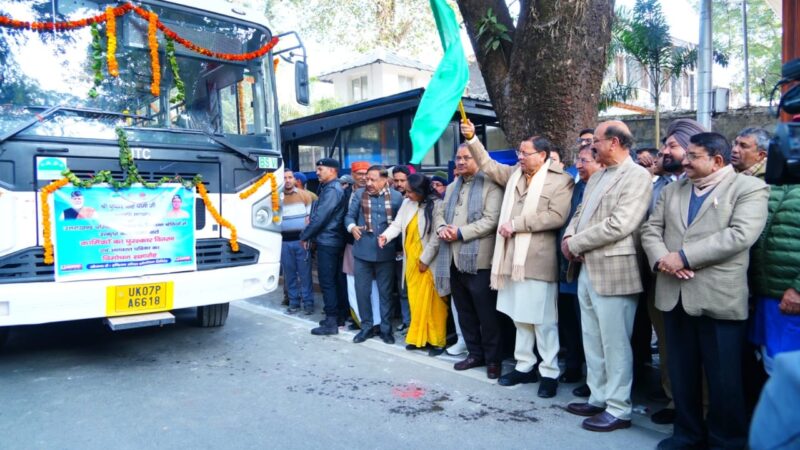 उत्तराखंड परिवहन निगम के बेड़े में 100 नई बसें शामिल, मुख्यमंत्री कैम्प कार्यालय से मुख्यमंत्री ने किया फ्लैग ऑफ।