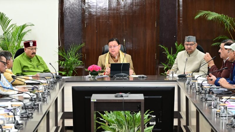 “मुख्यमंत्री ने योजनाओं के लाभ सीधे जनता तक पहुँचाने के दिए सख्त निर्देश”।