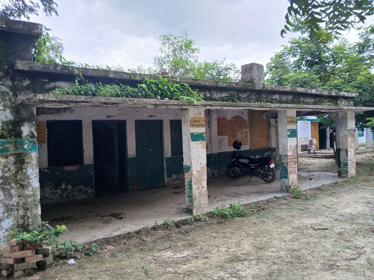 देहरादून जिले में छात्र-छात्राओं के लिए खतरा बने 79 स्कूलों को अब ढहाया जाएगा।