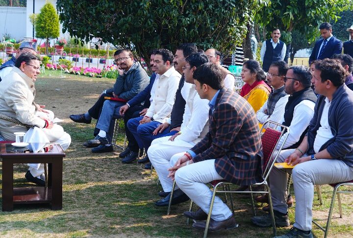 मुख्यमंत्री ने सरकारी कार्यालयों और कार्यस्थलों पर अधिकारी- कर्मचारी और शिक्षकों की सुरक्षा के लिए मुख्य सचिव को एसओपी बनाने के दिए निर्देश। 