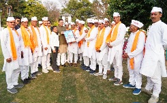 मुख्यमंत्री धामी को मुख्यमंत्री आवास में चम्पावत से आए होल्यारों ने दी होली की शुभकामनाएं।