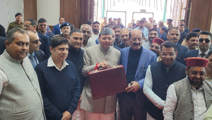 भराड़ीसैंण विधानसभा में धामी सरकार ने किया बजट पेश,पिछले वर्ष की तुलना ईतना प्रतिशत बढ़ा बजट।