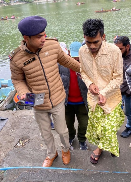 नैनीताल में बड़ा हादसा टला — नैनी झील में कूदे युवक को नाव चालकों ने बचाया।