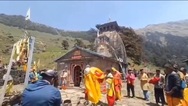 द्वितीय केदार श्री मदमहेश्वर मंदिर के कपाट श्रद्धा एवं वैदिक विधि-विधान से खुले, बीकेटीसी अध्यक्ष ने श्रद्धालुओं को दी शुभकामनाएं।