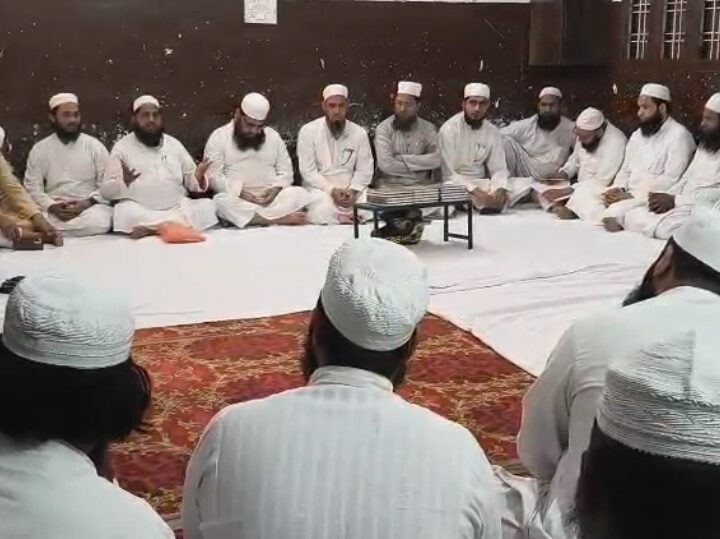 मुस्लिम समुदाय ने की गाय को राष्ट्रीय पशु का दर्जा देने की मांग।